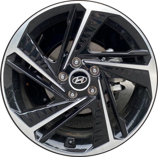 Hyundai Elantra 2021-2023 black machined 18x8 aluminum wheels or rims. Hollander part number 70630, OEM part number 52910-AA400, 52910-AA410.
