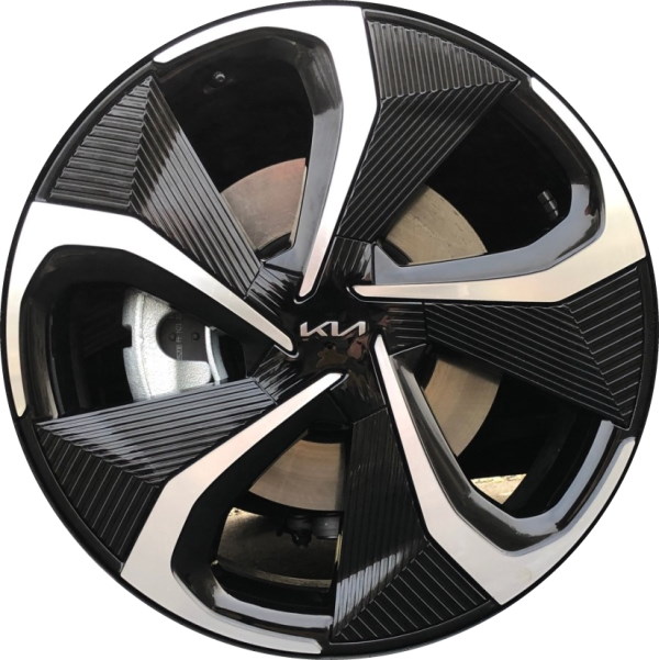 KIA EV6 2022-2024 black machined 20x8 aluminum wheels or rims. Hollander part number 10446, OEM part number 52910-CV210.