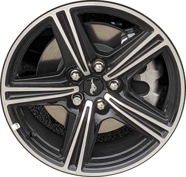 Ford Mustang 2024-2025 black machined 18x8 aluminum wheels or rims. Hollander part number ALY10592, OEM part number PR3Z1007A