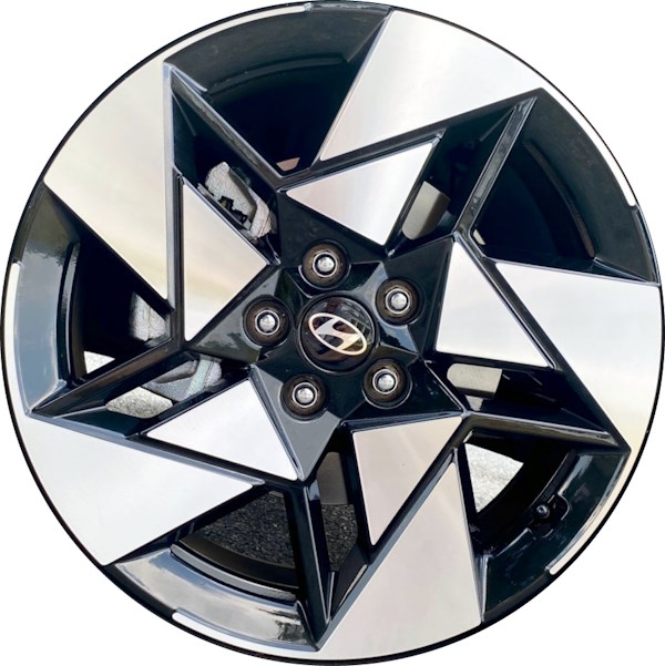 Hyundai Kona 2024-25 black machined 19x7.5 aluminum wheels or rims. Hollander part number ALYIA067, OEM part number 52910BE400.
