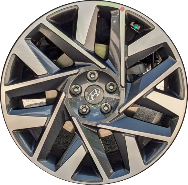 Hyundai Santa Fe 2021-2023 machined face with silver painted accents 20x8.5 aluminum wheels or rims. Hollander part number 71008, OEM part number 52910S1850.