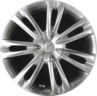 Hyundai Genesis 2009-2014 powder coat hyper silver 18x7.5 aluminum wheels or rims. Hollander part number ALY70785, OEM part number 529103M450, 529103M451.